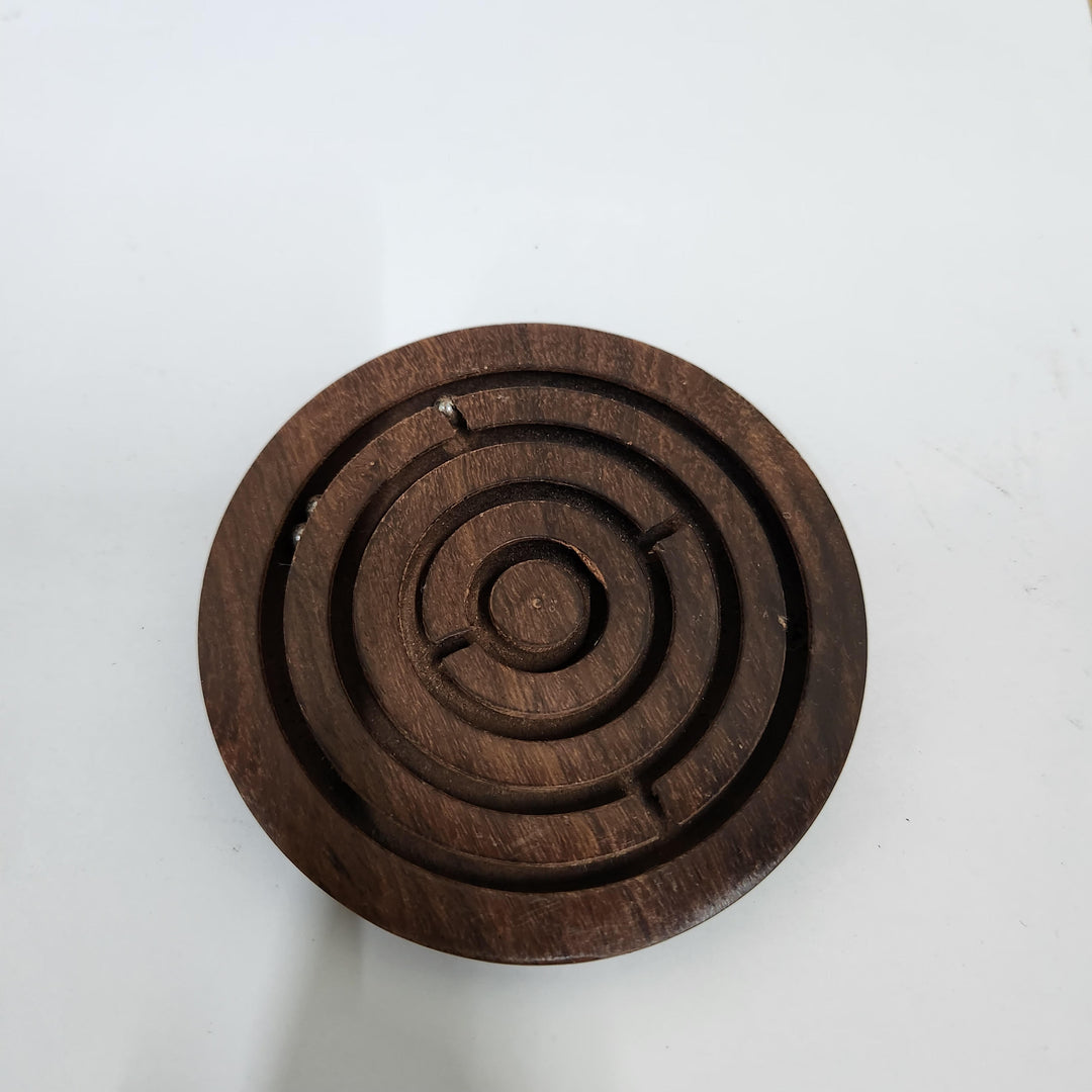 MIG 108  WOODEN GOLI GAME 5 INCHES