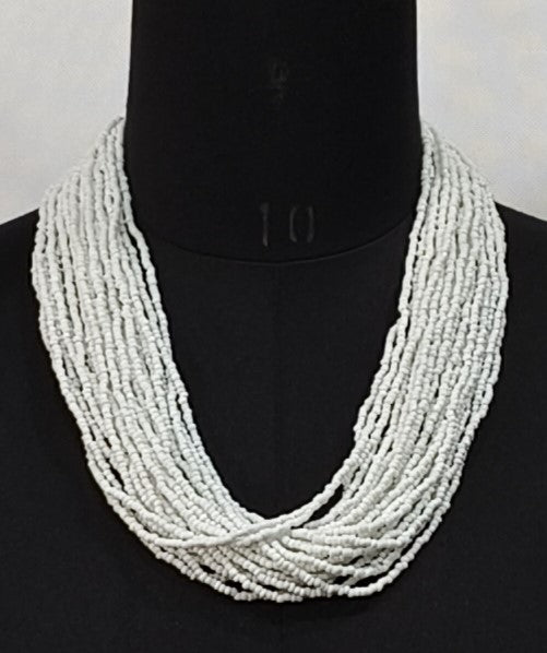 WHITE MULTY LAYERED SEED BEAD NECKLACE