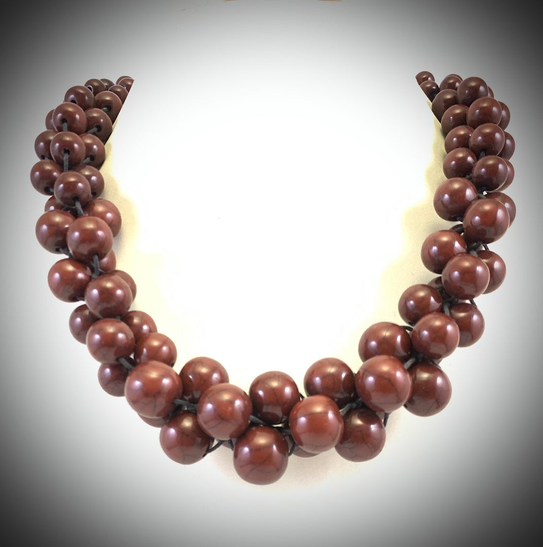 NK10021E CHERRY RESIN BEAD BRAIDED NECKLACE