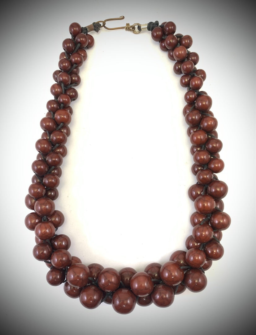 NK10021E CHERRY RESIN BEAD BRAIDED NECKLACE