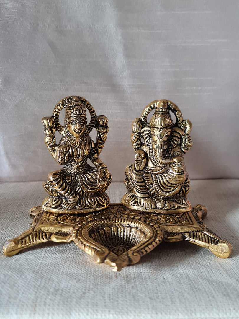 SH-145 WHITE METAL WITH LAQUER POLISH GANESH LAXMI WITH DEEPAK