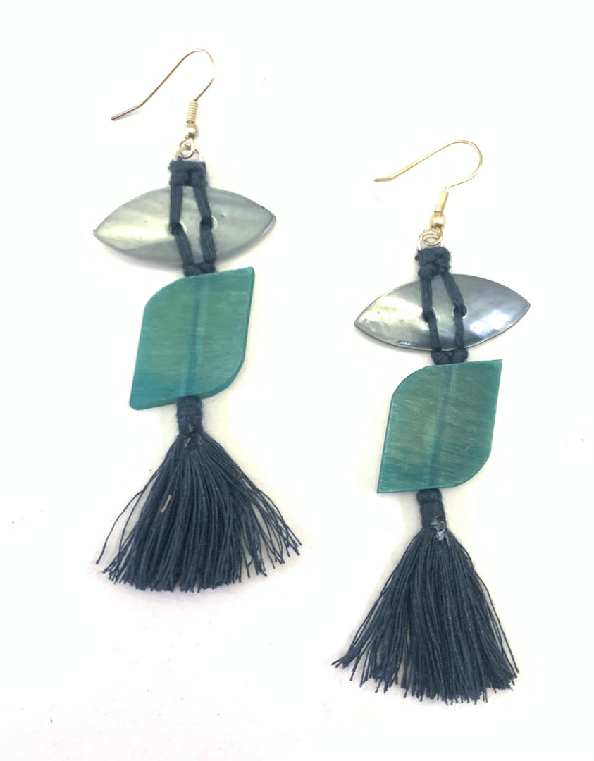 NK15155 - WOODEN/HORN BEAD/RING WITH SHELL & THREAD TASSEL NECKLACE