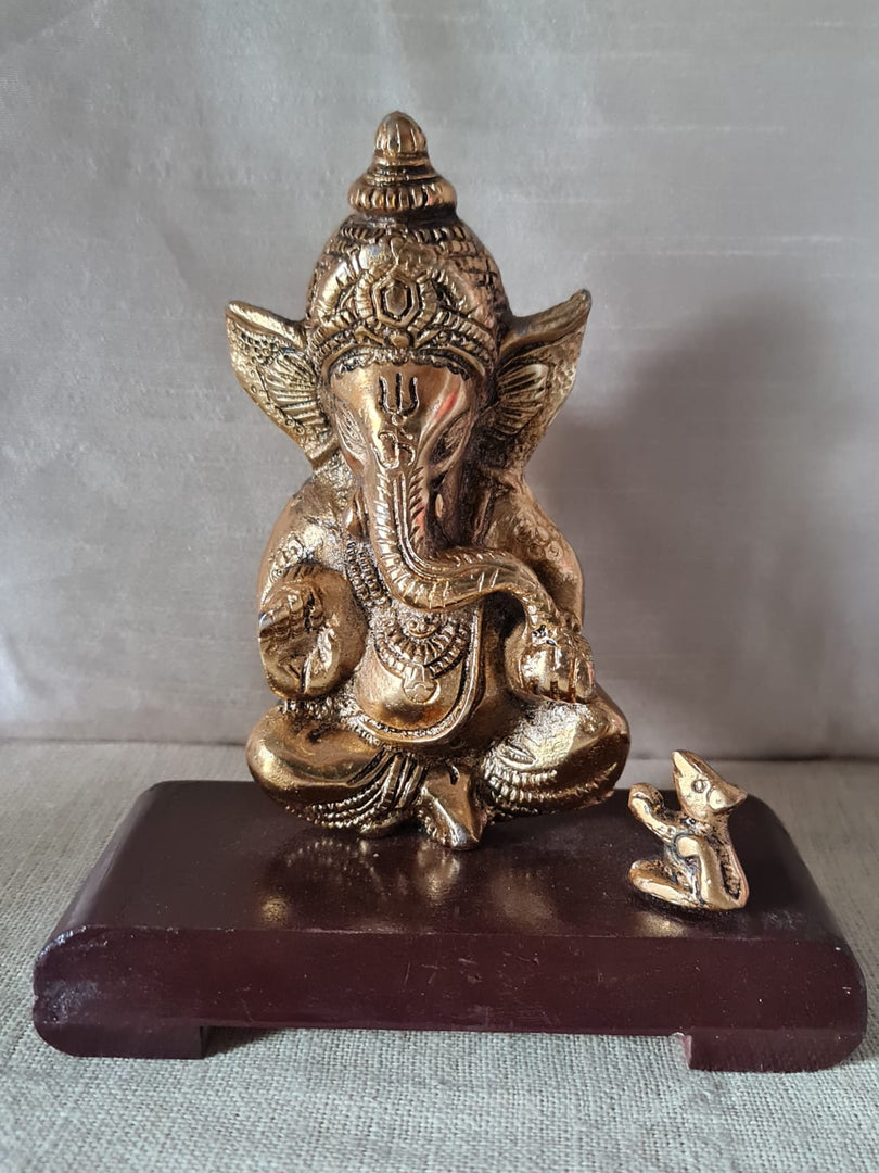 SH-136 WHITE METAL WITH LAQUER POLISH GANESH JI WITH BASE