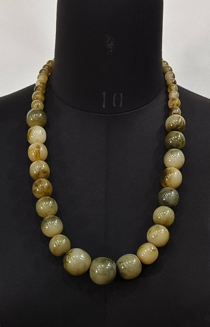 CREAM COLOUR RESIN BEAD NECKLACE