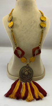 NK8534 - HORN BEAD/RING WITH GOLD METAL PENDANT & THREAD TASSEL NECKLACE