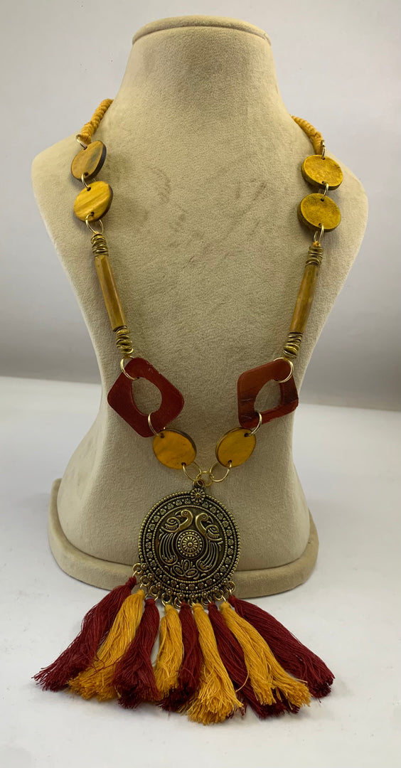 NK8534 - HORN BEAD/RING WITH GOLD METAL PENDANT & THREAD TASSEL NECKLACE