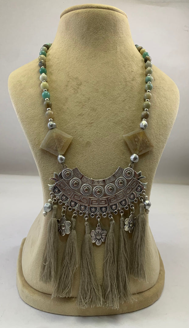 NK8563 - STONE/HORN BEAD WITH METAL ALUMINIUM NUGGET PENDANT NECKLACE