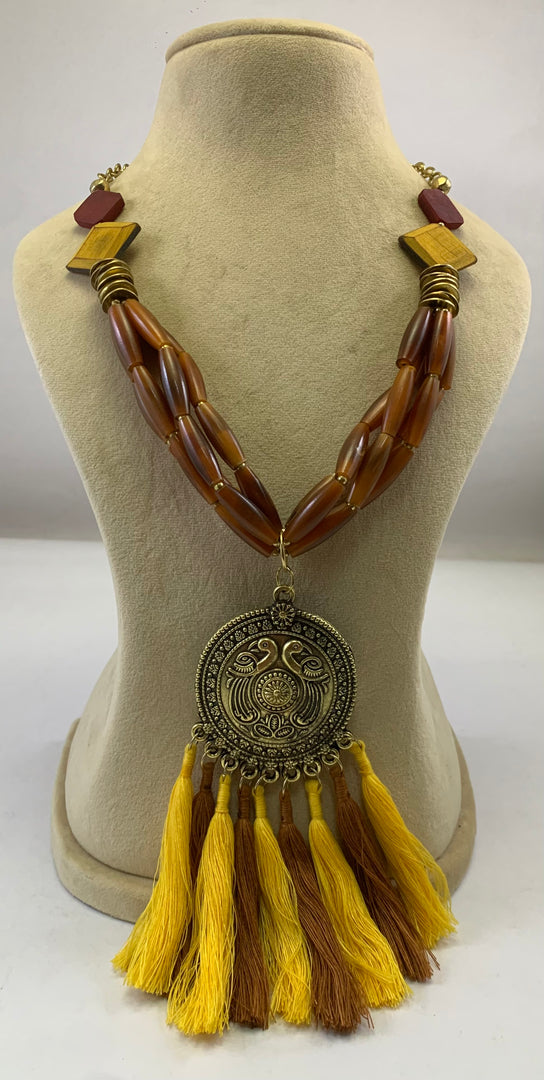 NK8545-HORN BEAD/PIPE & GOLDEN IRON DISC WITH METAL PENDANT & THREAD TASSEL NECKLACE