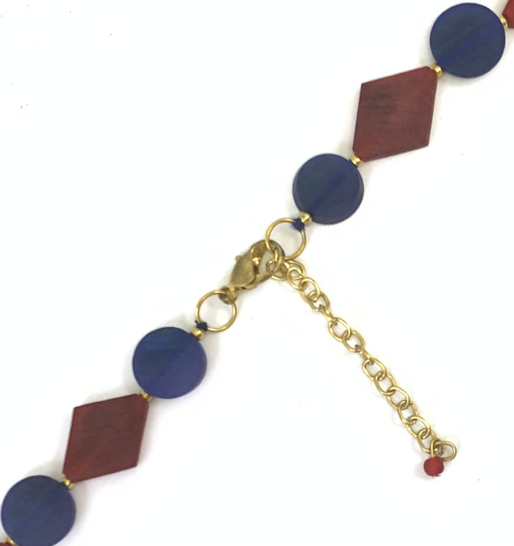 NK8556 - HORN/BLUE BEAD WITH GOLD METAL BOLL & GOLD METAL PENDANT NECKLACE