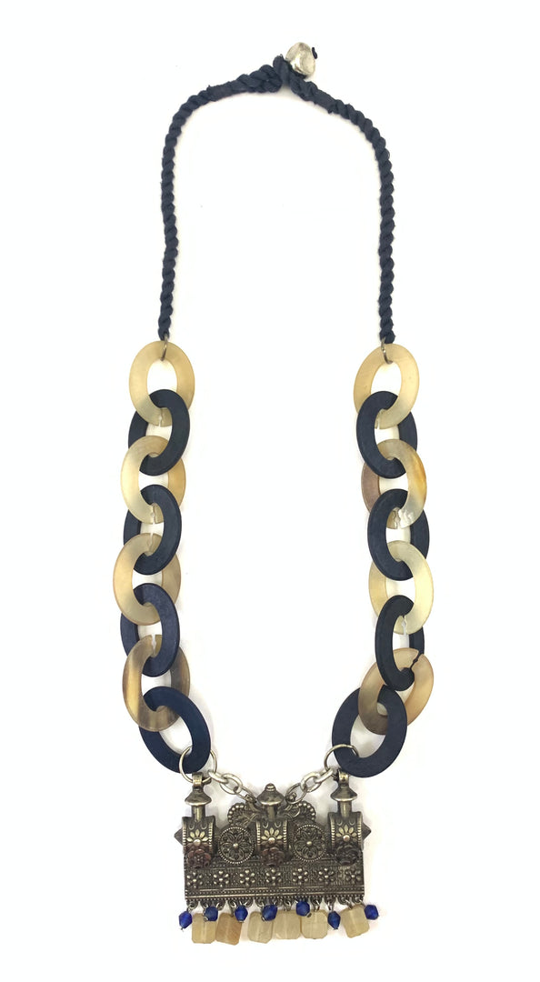 NK8562 - HORN BEAD/RING WITH SILVER METAL PENDANT & THREAD BRAIDED NECKLACE