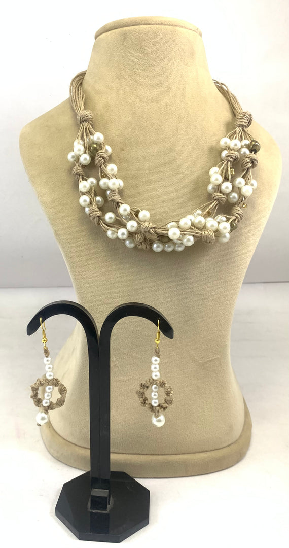 NK15001-MULTI LAYERED JUTE & PEARL/GOLD METAL ALUMINIUM BEAD NECKLACE