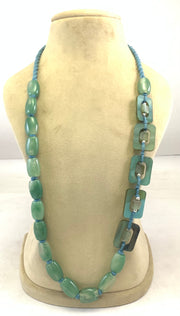 NK15153- RESIN/HORN BEAD/RING WITH BRAIDED THREAD NECKLACE