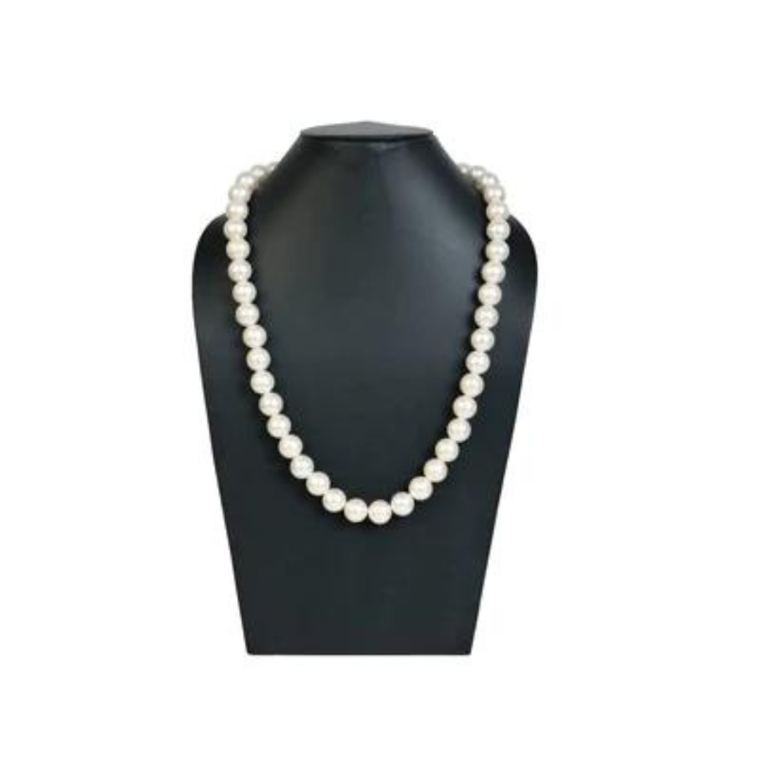 White artificial pearl bead necklace