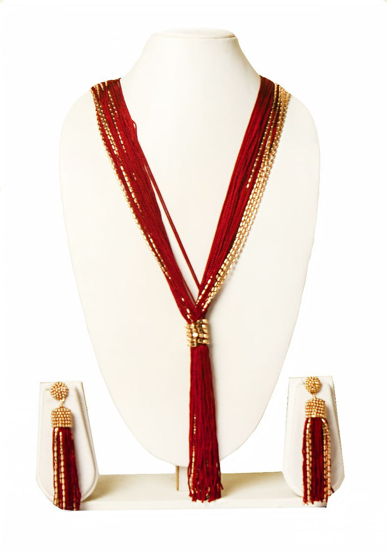 MAROON RESHAM THREAD & METAL STRINGS NECKLACE